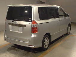 2009 Toyota Noah