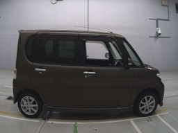 2011 Daihatsu Tanto