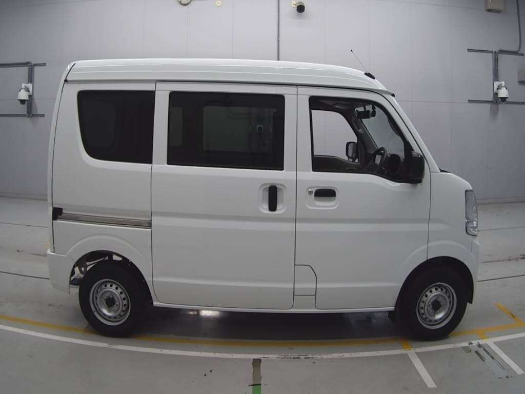 2023 Nissan NV100 Clipper DR17V[2]