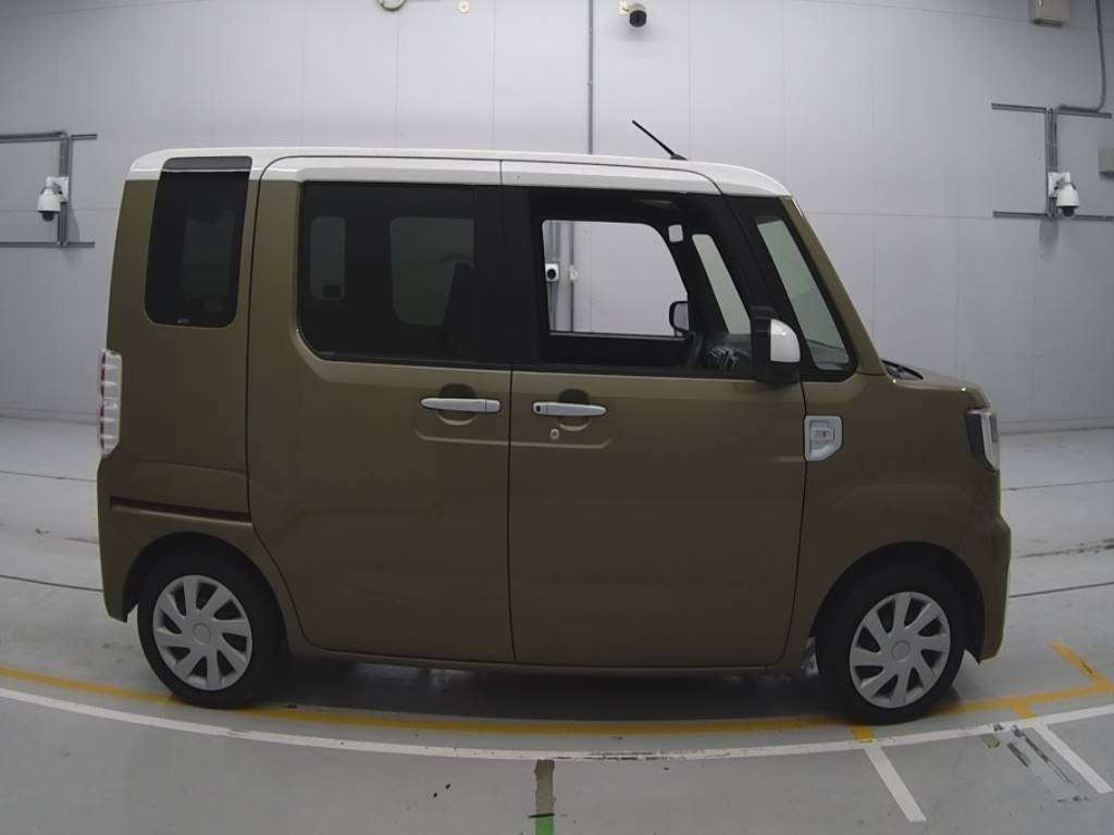 2014 Daihatsu Wake LA700S[2]