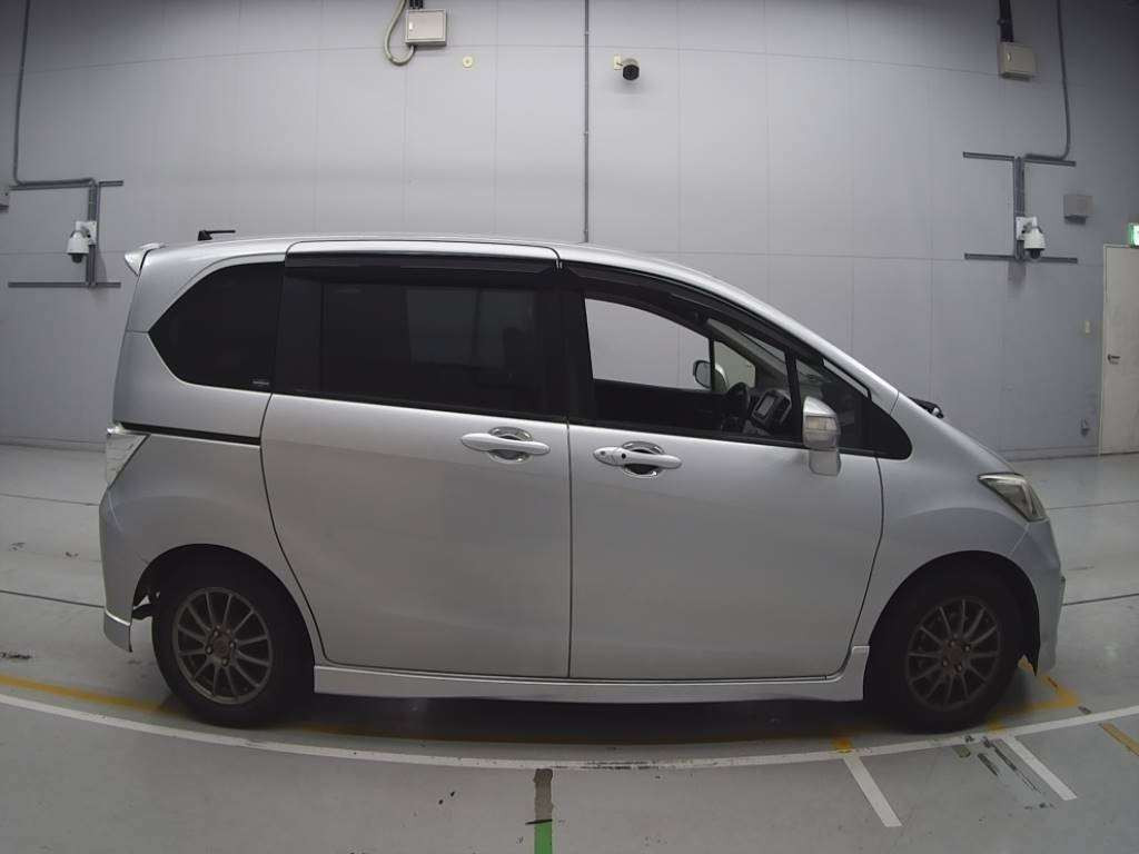 2012 Honda Freed GB3[2]