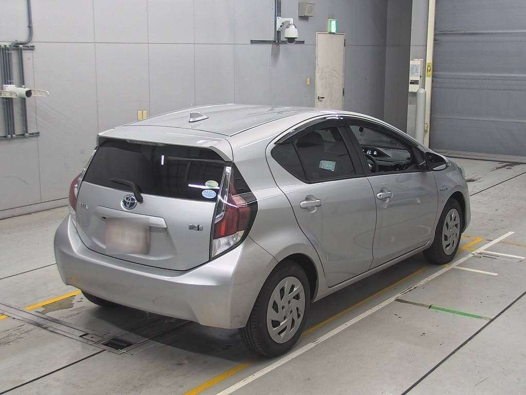 2015 Toyota Aqua NHP10[1]