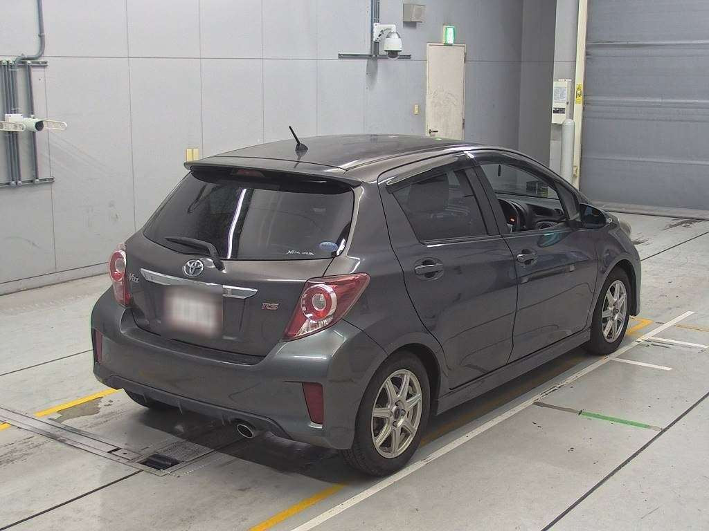 2014 Toyota Vitz NCP131[1]