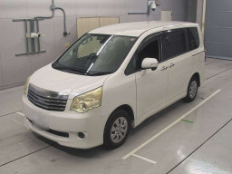 2011 Toyota Noah