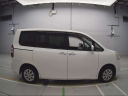 2011 Toyota Noah