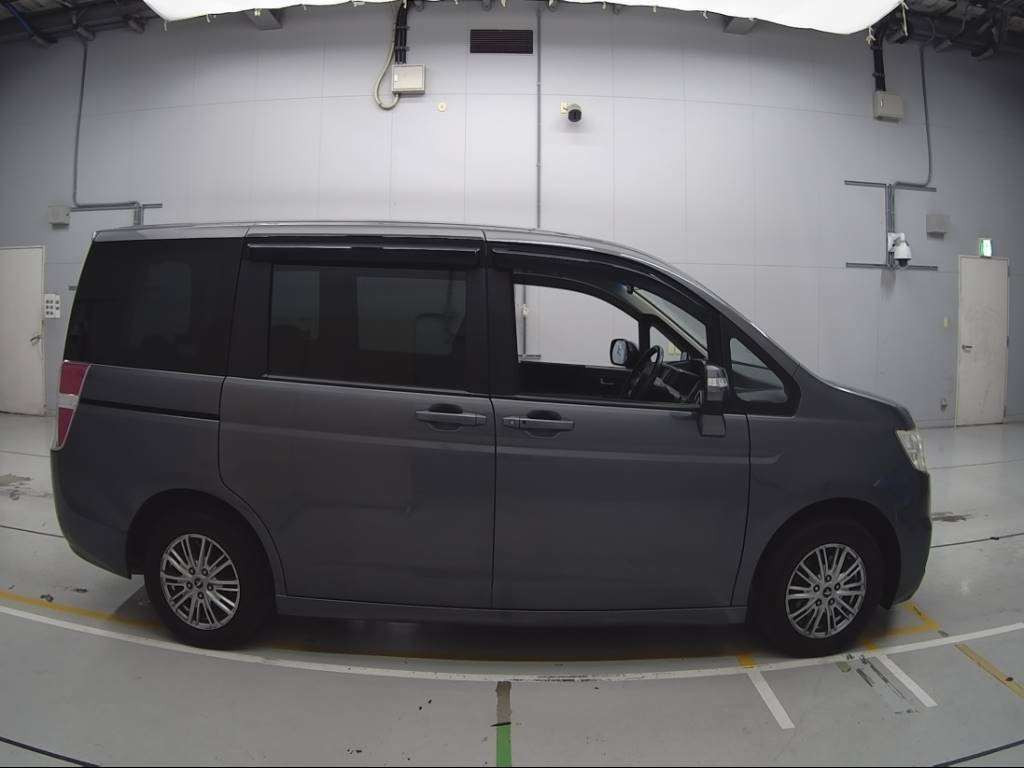 2012 Honda Step WGN RK1[2]