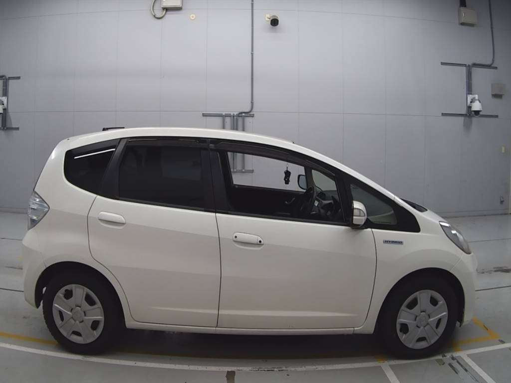 2013 Honda Fit Hybrid GP1[2]