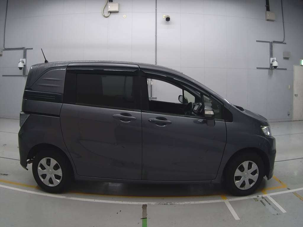 2015 Honda Freed Spike GB3[2]