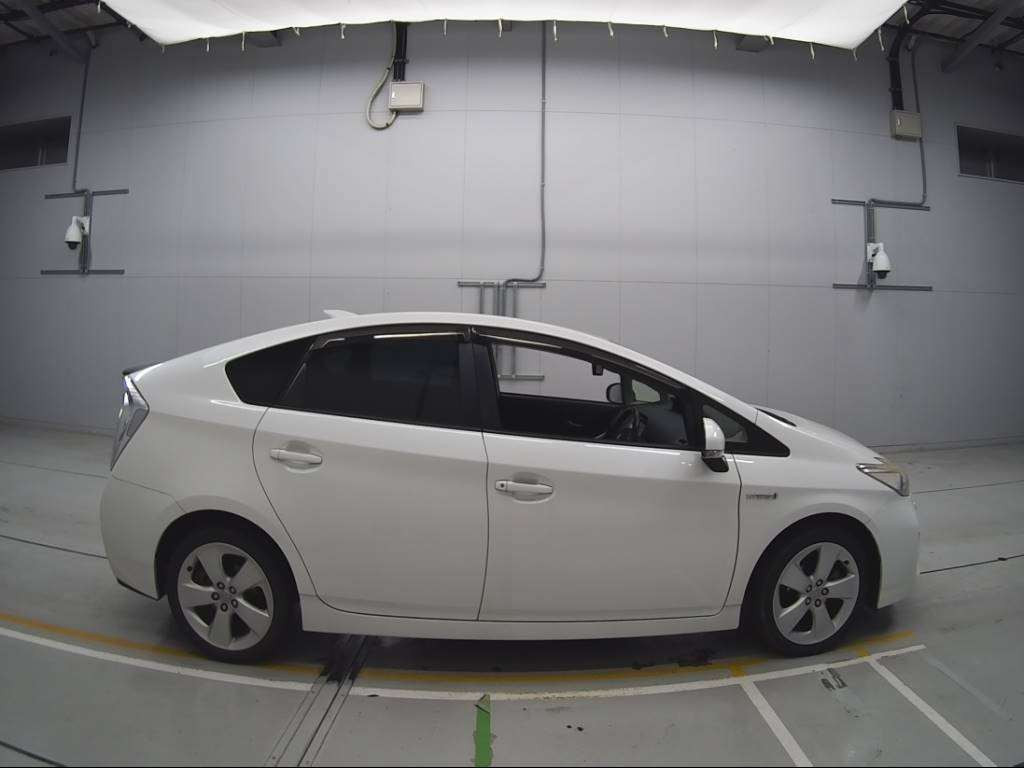 2013 Toyota Prius ZVW30[2]