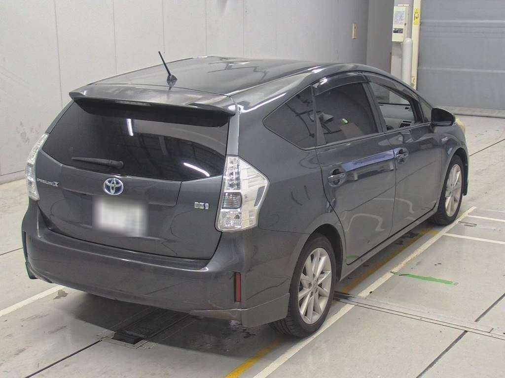 2012 Toyota Prius alpha ZVW41W[1]