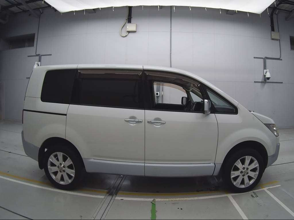 2013 Mitsubishi Delica D5 CV1W[2]