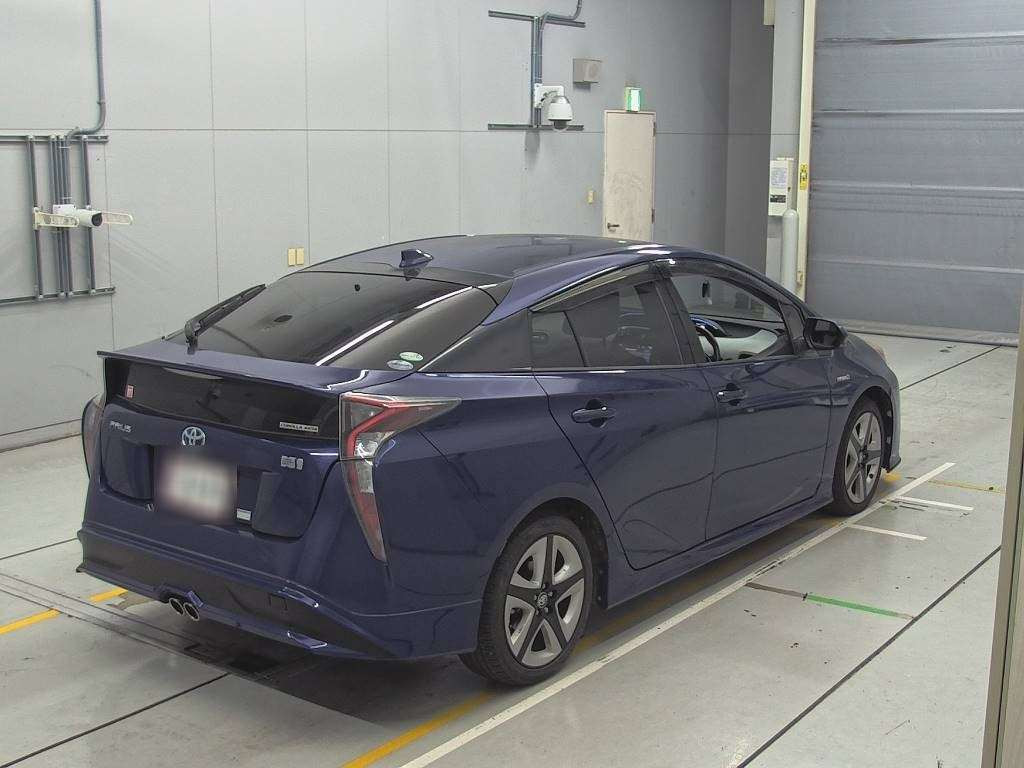 2016 Toyota Prius ZVW50[1]