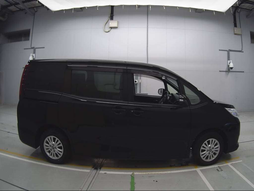 2017 Toyota Noah ZRR80G[2]