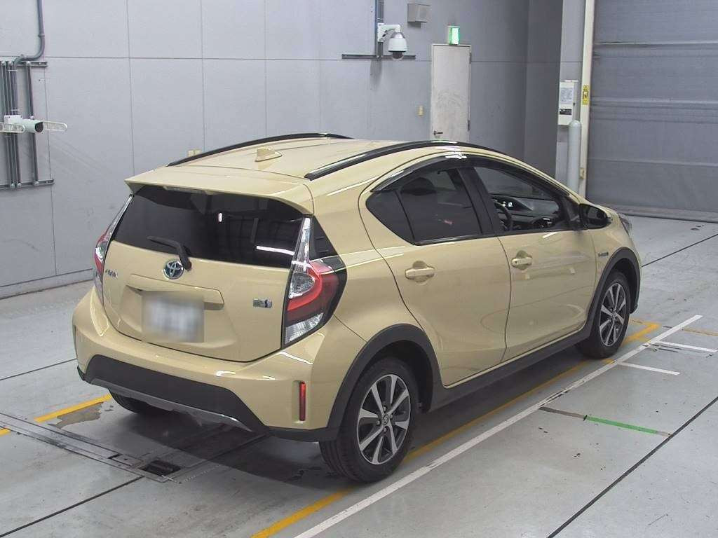 2018 Toyota Aqua NHP10H[1]