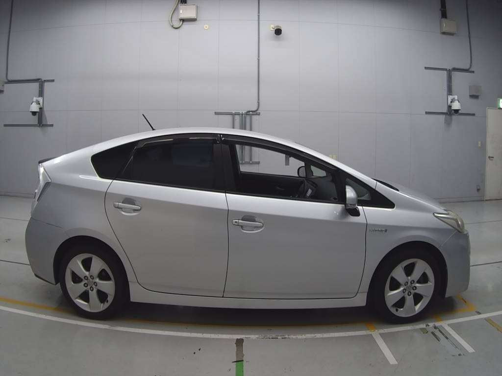 2010 Toyota Prius ZVW30[2]