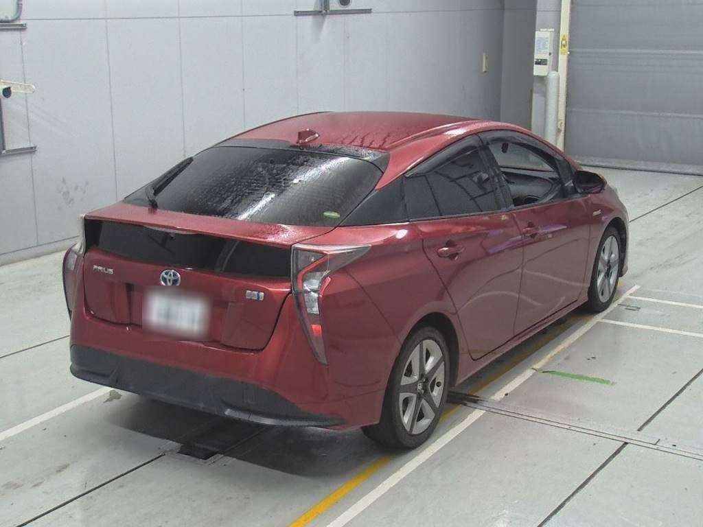 2016 Toyota Prius ZVW50[1]