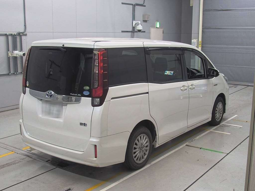 2016 Toyota Noah ZWR80G[1]