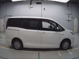 2016 Toyota Noah