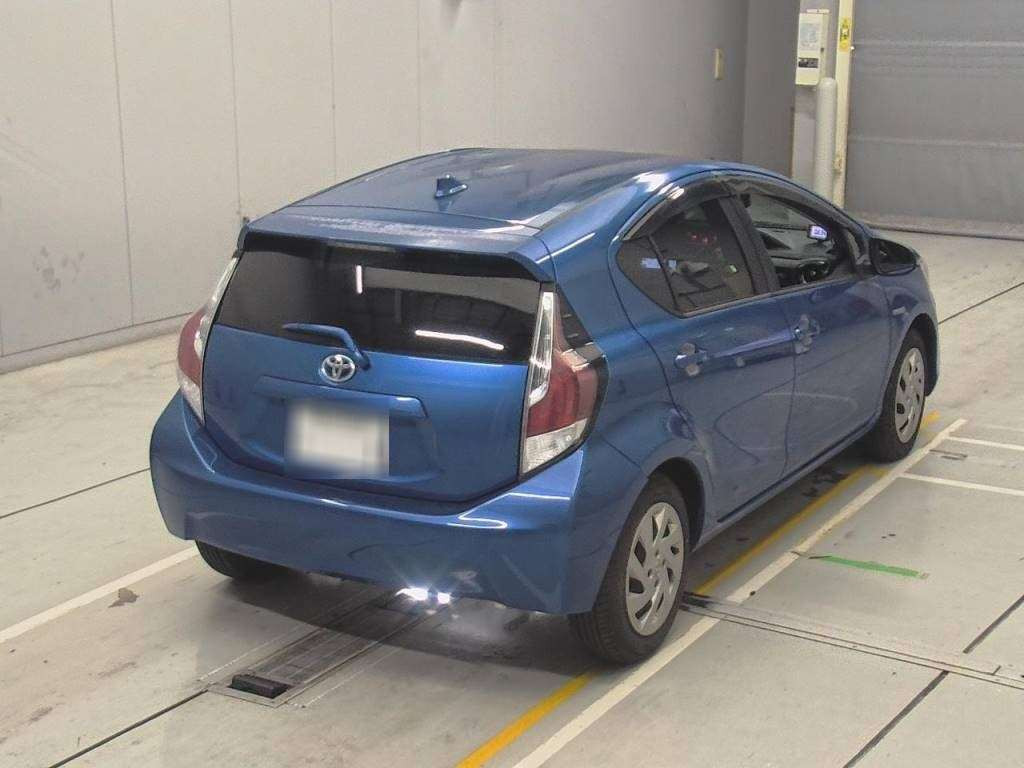 2015 Toyota Aqua NHP10[1]