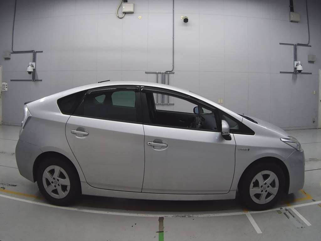 2011 Toyota Prius ZVW30[2]