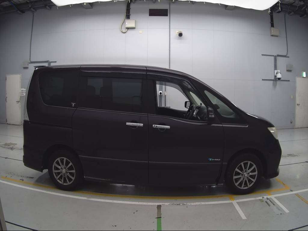 2013 Nissan Serena HFC26[2]