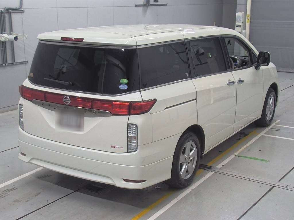 2015 Nissan Elgrand TE52[1]