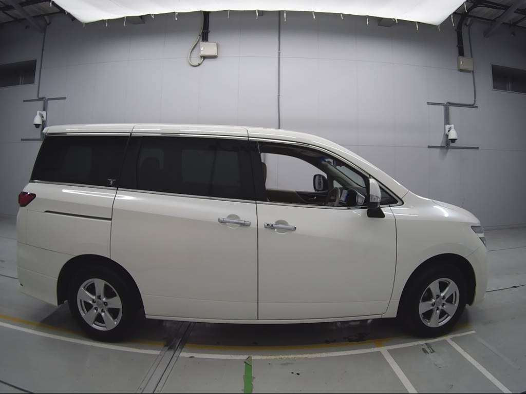 2015 Nissan Elgrand TE52[2]