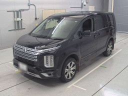 2019 Mitsubishi Delica D5