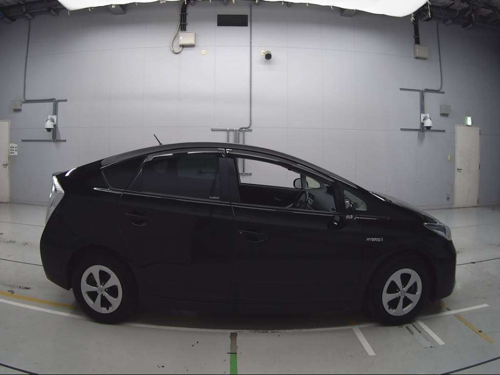 2012 Toyota Prius ZVW30[2]