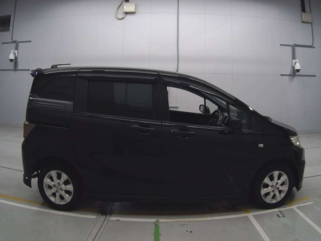 2010 Honda Freed Spike GB3[2]