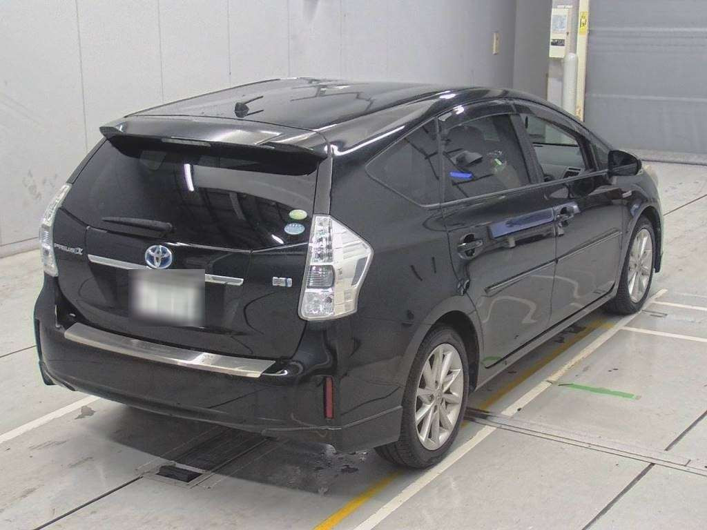 2011 Toyota Prius alpha ZVW41W[1]