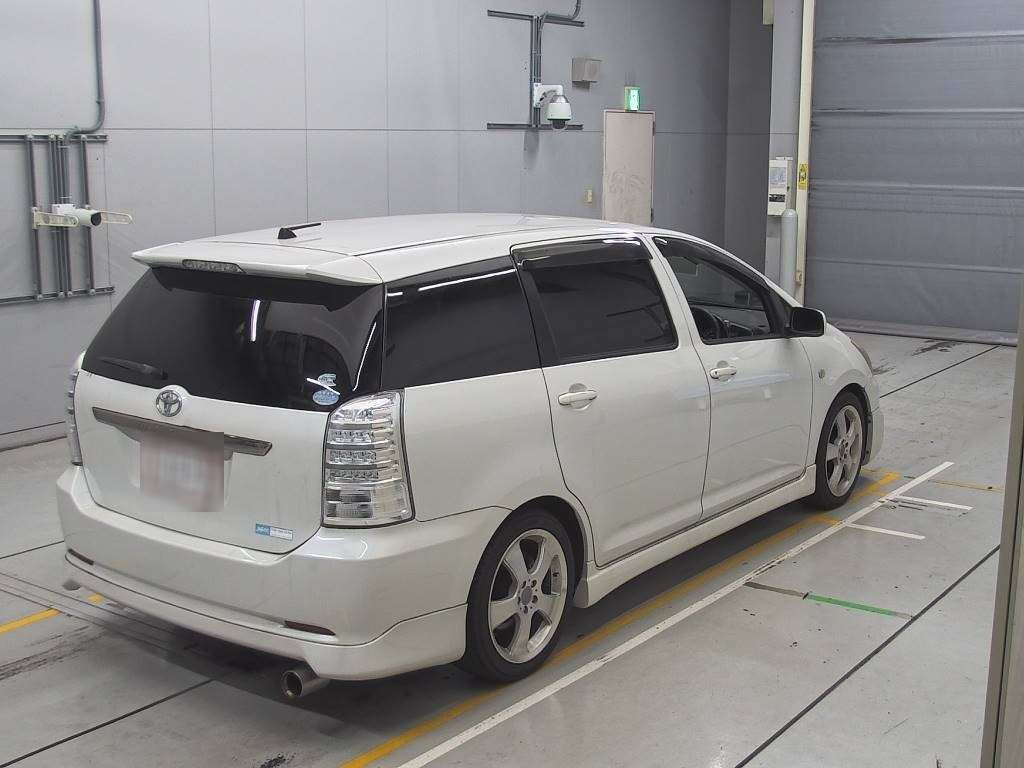 2005 Toyota Wish ZNE10G[1]