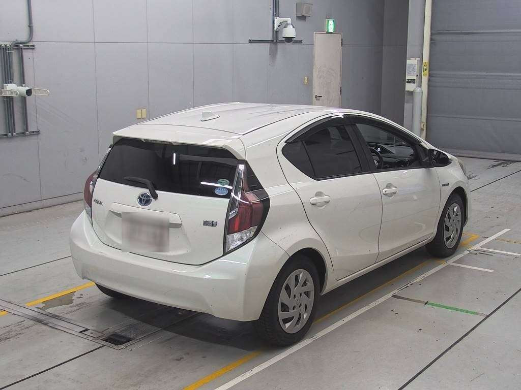 2015 Toyota Aqua NHP10[1]