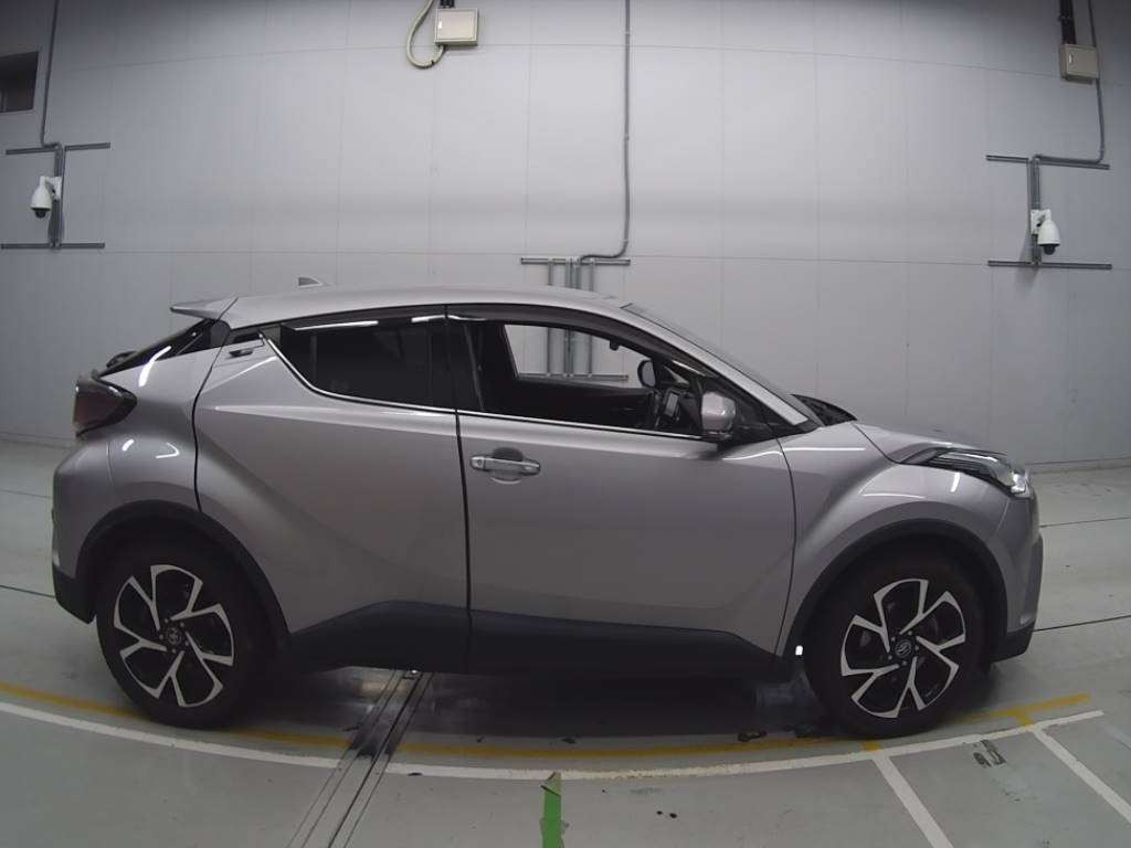 2018 Toyota C-HR NGX50[2]