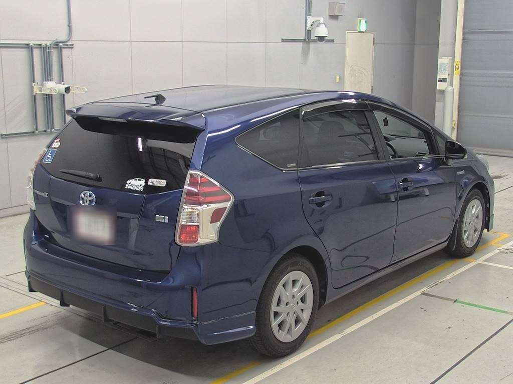 2016 Toyota Prius alpha ZVW41W[1]