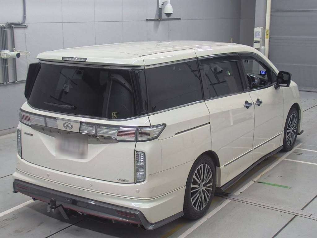 2015 Nissan Elgrand PNE52[1]