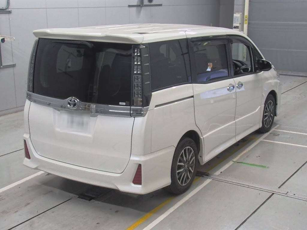 2015 Toyota Voxy ZRR80W[1]