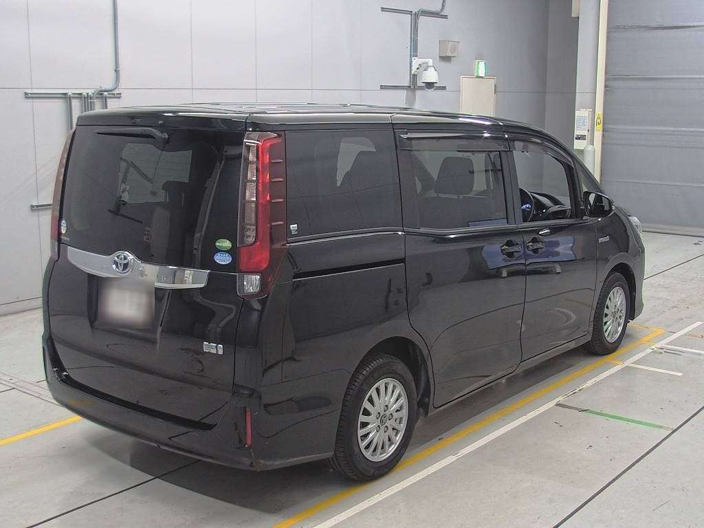 2014 Toyota Noah ZWR80G[1]