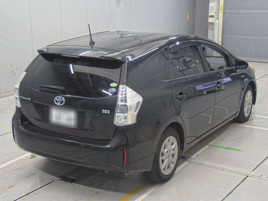 2012 Toyota Prius alpha ZVW41W[1]