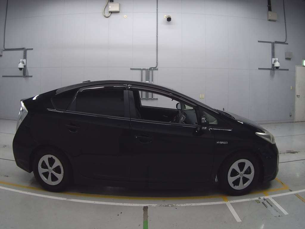 2013 Toyota Prius ZVW30[2]