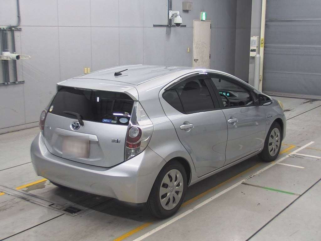 2012 Toyota Aqua NHP10[1]