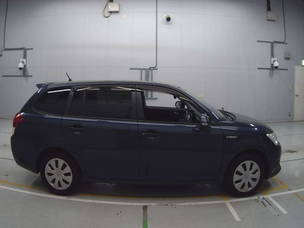 2014 Toyota Corolla Fielder NKE165G[2]