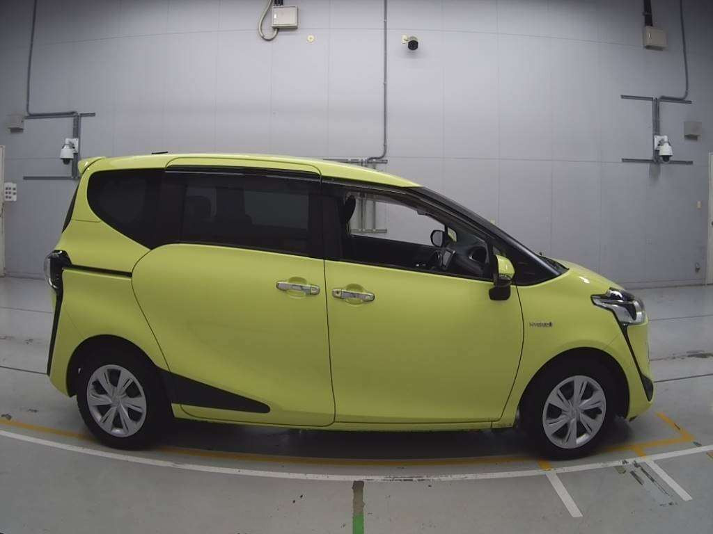 2019 Toyota Sienta NHP170G[2]