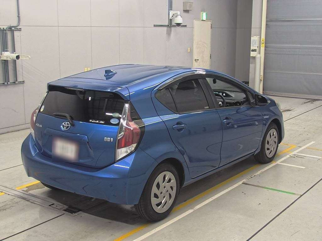 2016 Toyota Aqua NHP10[1]