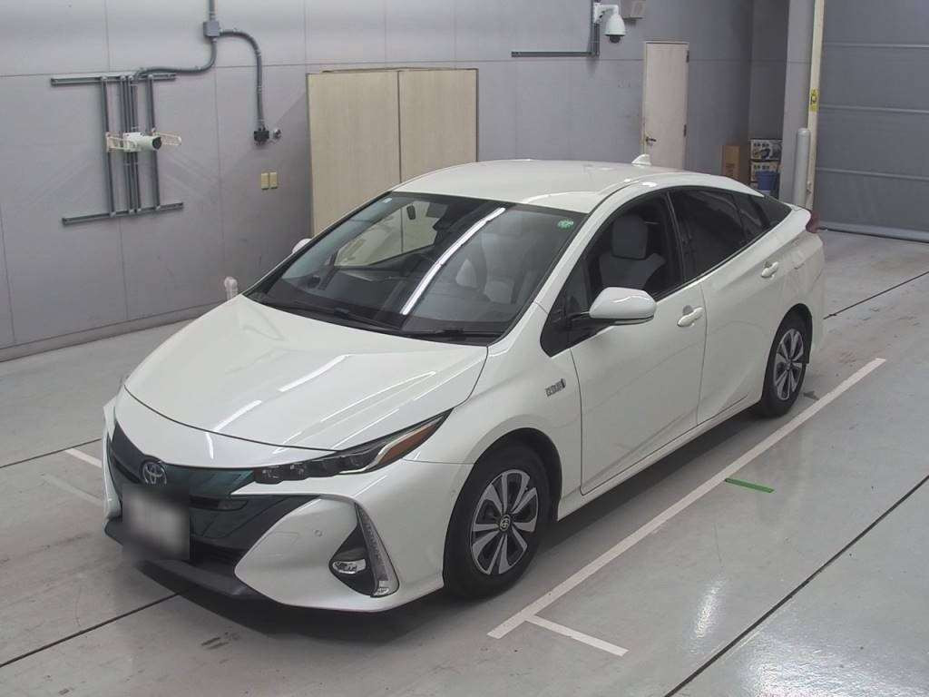 2017 Toyota Prius PHV ZVW52[0]