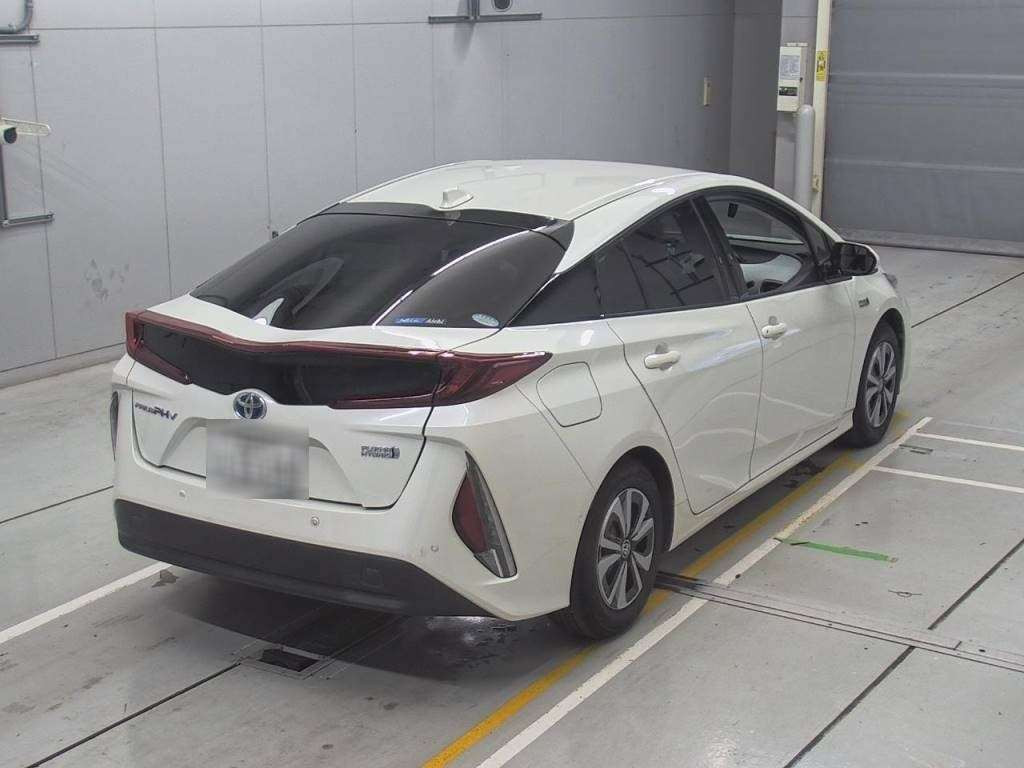 2017 Toyota Prius PHV ZVW52[1]