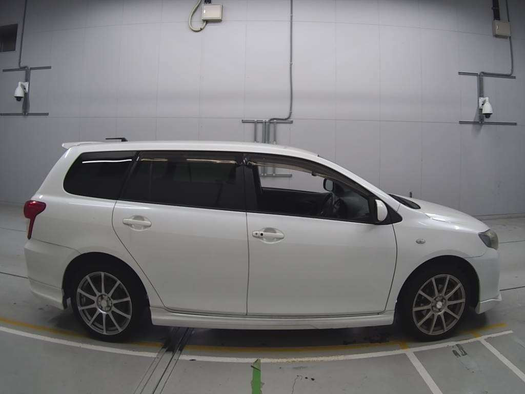 2012 Toyota Corolla Fielder NZE141G[2]