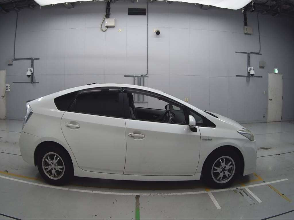 2010 Toyota Prius ZVW30[2]