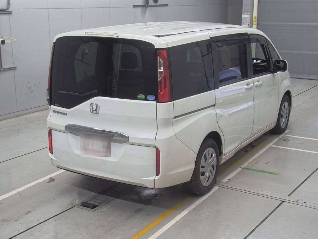 2015 Honda Step WGN RP2[1]