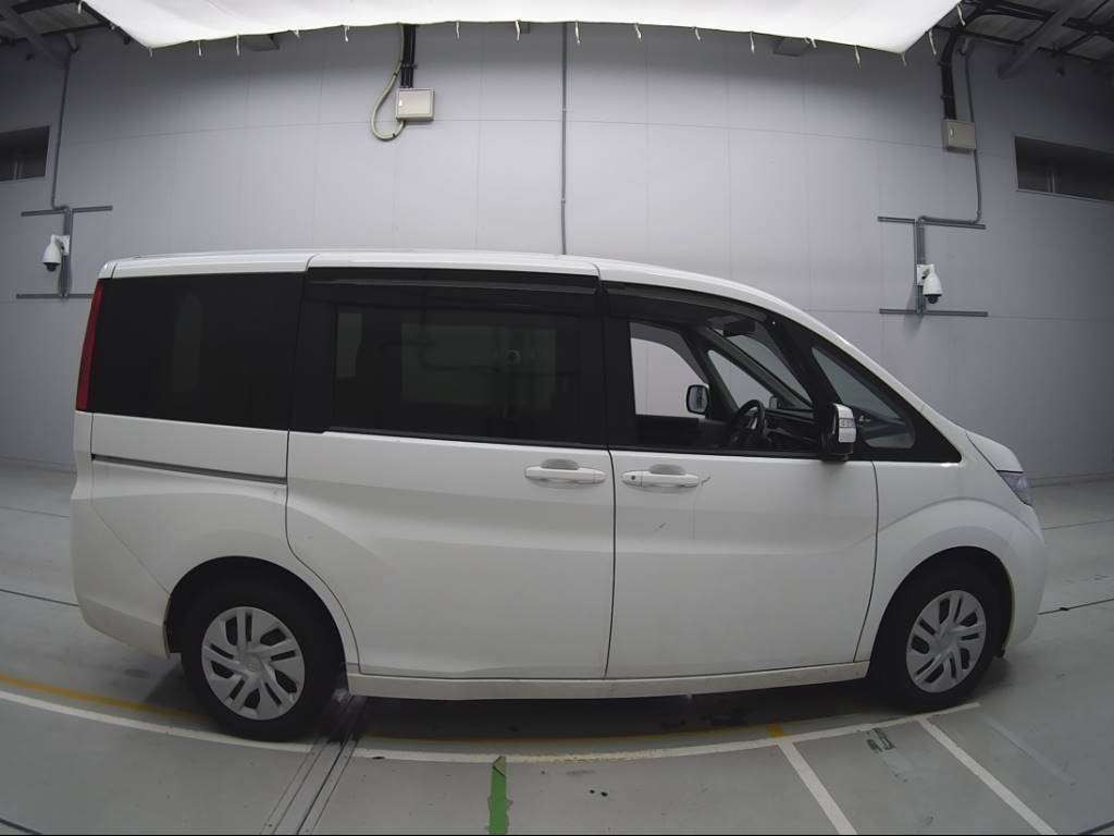 2015 Honda Step WGN RP2[2]